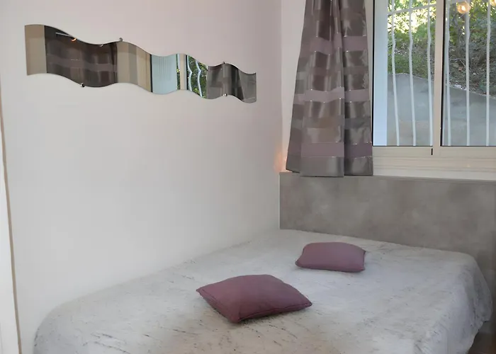 T2 Le Bougainvillier * Κασί